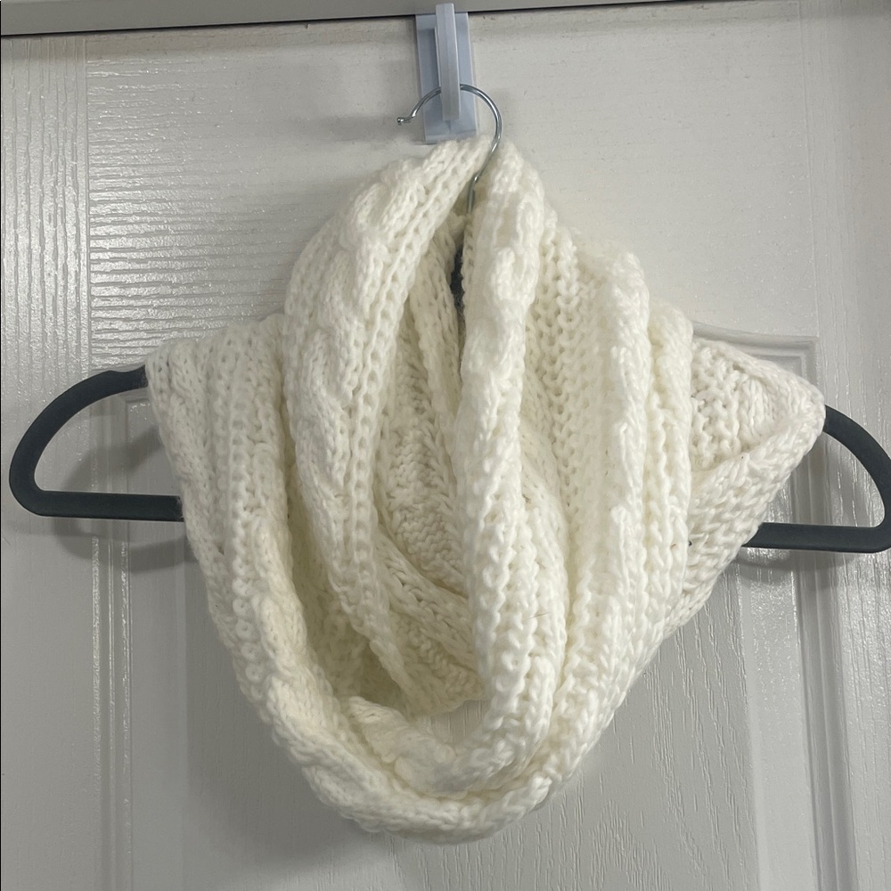Charlotte Russe White Knit Scarf